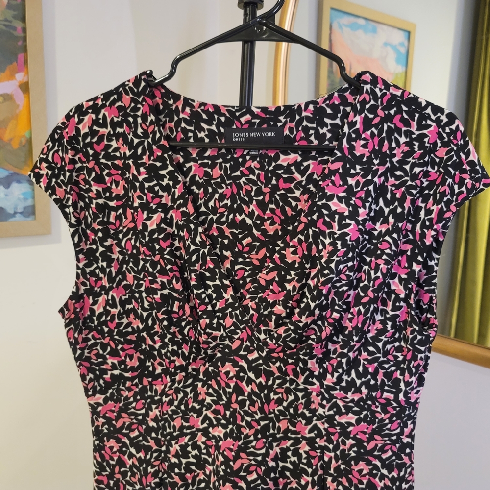 JONES NEW YORK Black and Pink Floral Dress Size 10 - Picture 2 of 9